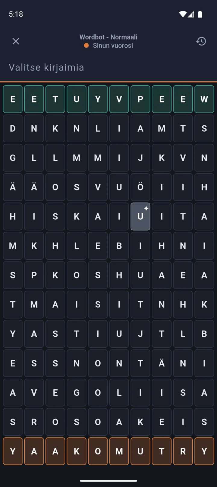 Fresh KIILA Wordbot game board in Finnish, dark theme, with no words played